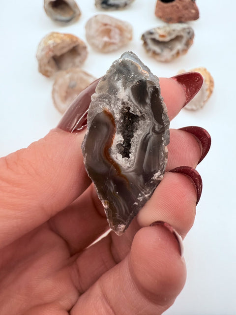 Agate Geodes – Natural Crystal Caves for Protection, Grounding & Inner Harmony - SYN - ergy