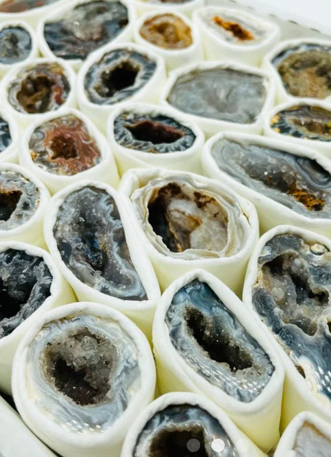 Agate Geodes – Natural Crystal Caves for Protection, Grounding & Inner Harmony - SYN - ergy