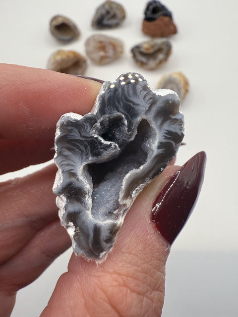 Agate Geodes – Natural Crystal Caves for Protection, Grounding & Inner Harmony - SYN - ergy