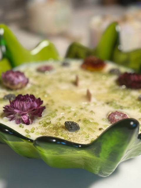 Aromatherapy Candle with Peridot, Pyrite & Flowers – Handmade Soy - SYN - ergy