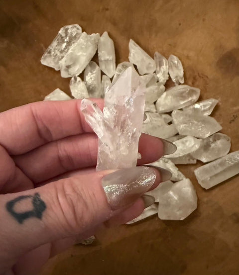 Clear Quartz Crystal Point | Energy Amplifier | Crown Chakra Stone | Raw Polished Quartz Wand | Reiki & Meditation Tool - SYN - ergy