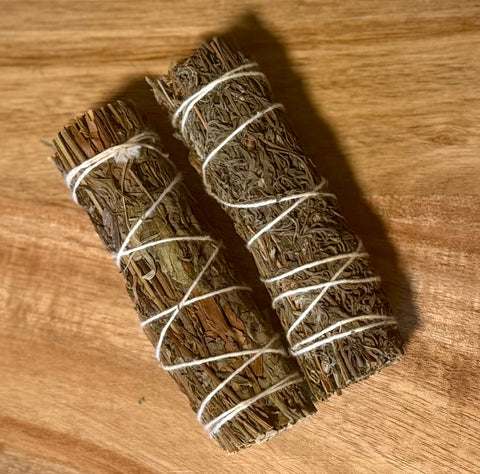 Mugwort – Sacred Herb for Cleansing, Intuition & Dreamwork Rituals - SYN - ergy