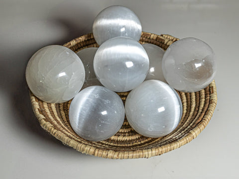 Selenite Crystal Ball – Energy Cleansing & Spiritual Healing Tool - SYN - ergy