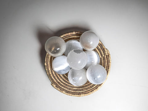 Selenite Crystal Ball – Energy Cleansing & Spiritual Healing Tool - SYN - ergy