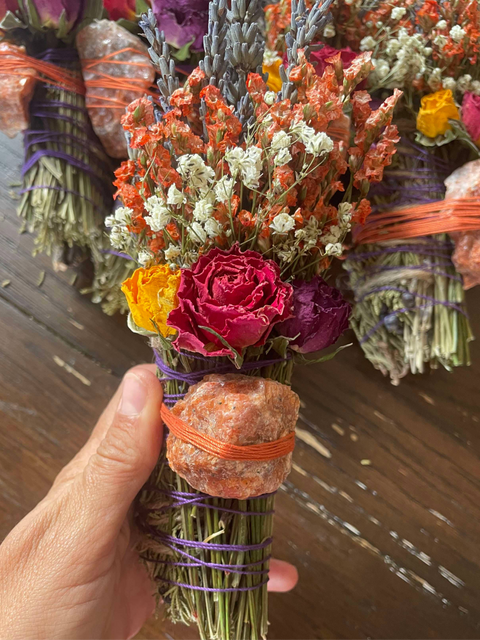 Sunstone Smudge Stick with Cedar & Lavender | Handcrafted Botanical Bundle - SYN - ergy